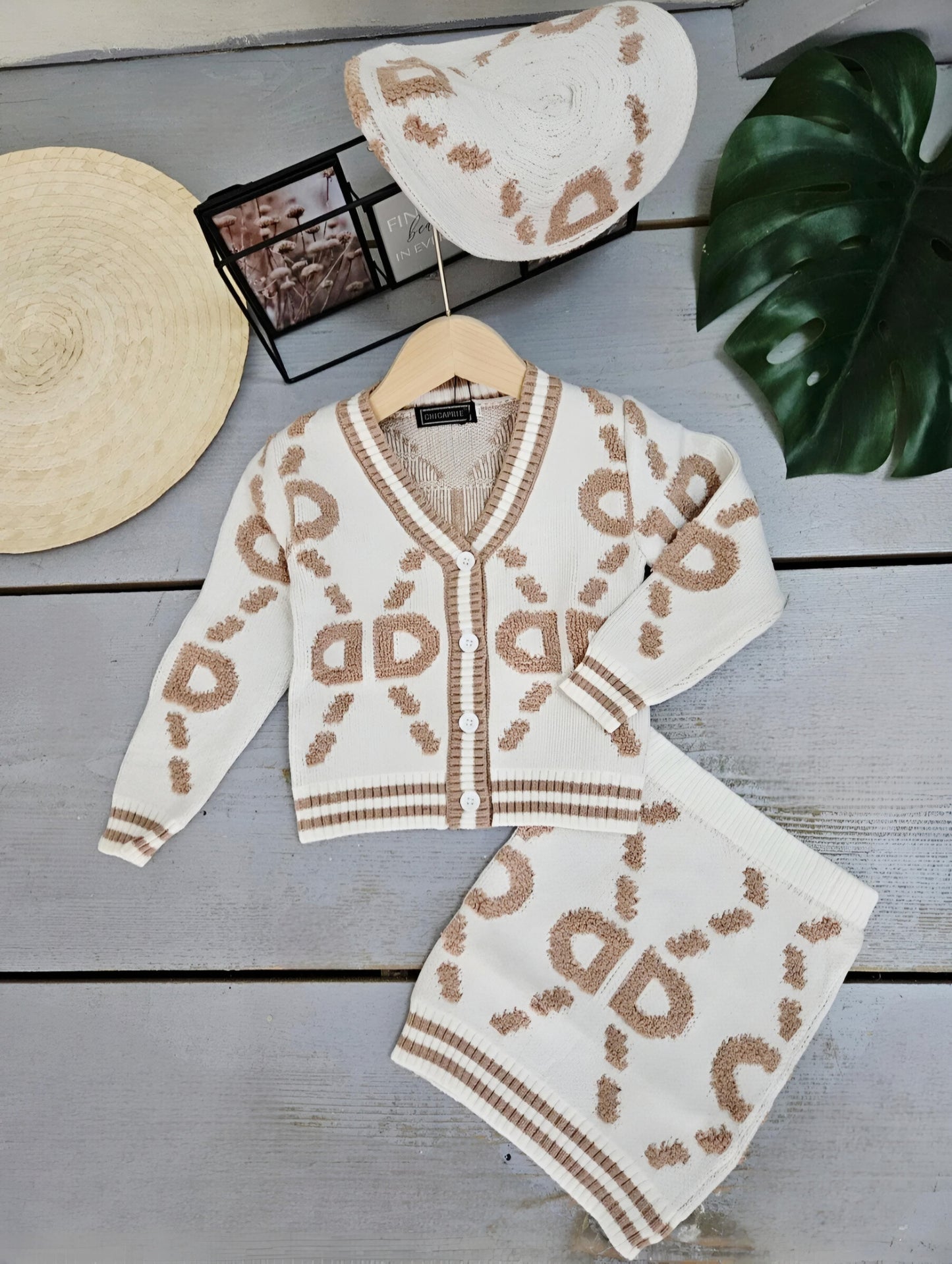 Girls' Two-Tone Vest and Short Skirt Set with Beret