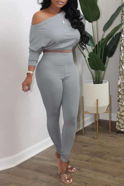 Comfortable Off-shoulder Outfit