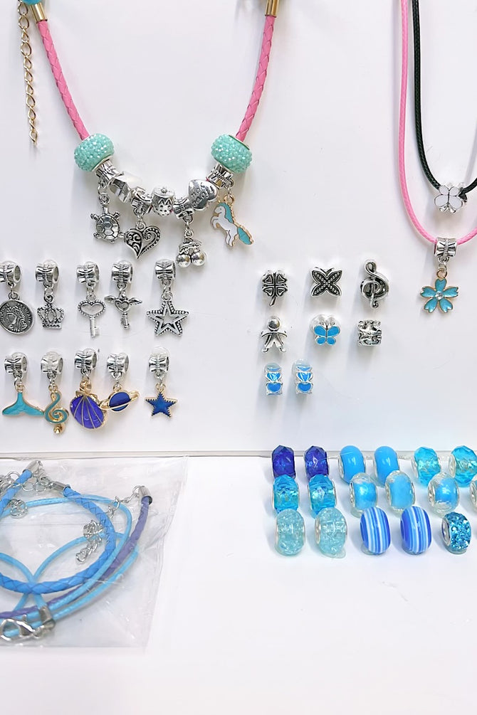 PIECE NECKLACE & CHARM SET
