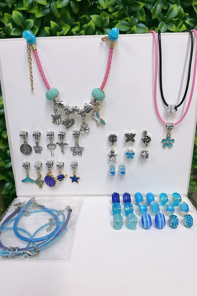 PIECE NECKLACE & CHARM SET