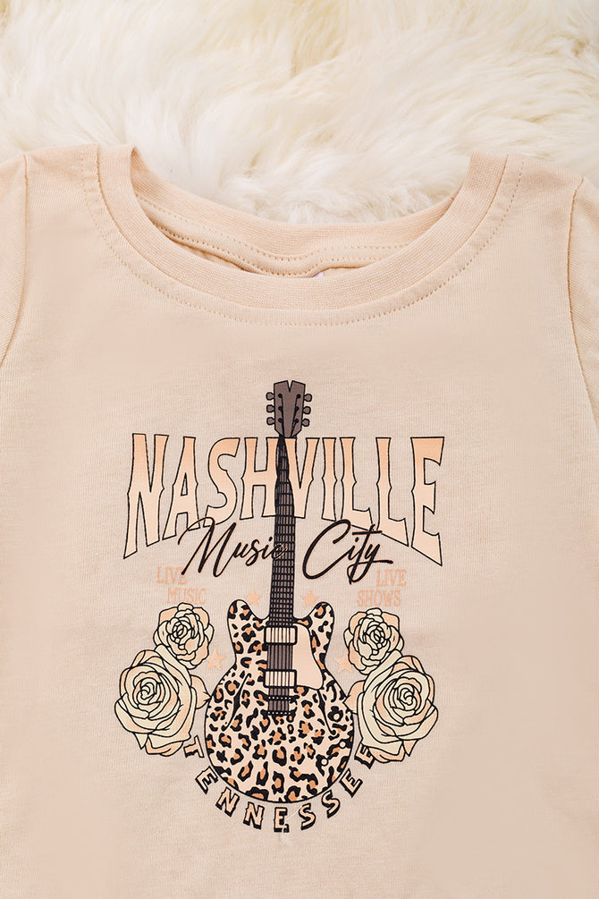 NASHVILLE LIVE MUSIC" IVORY GRAPHIC TEE WITH FRINGE