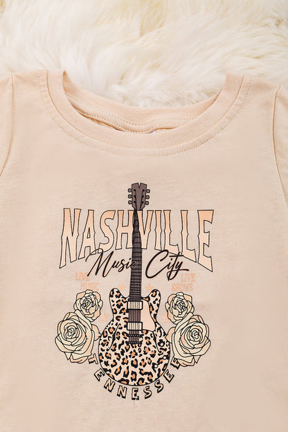 NASHVILLE LIVE MUSIC" IVORY GRAPHIC TEE WITH FRINGE