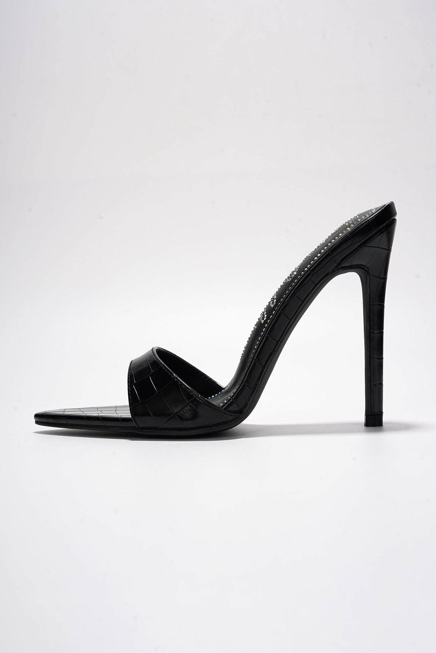 HOLLY - BLACK BLACK