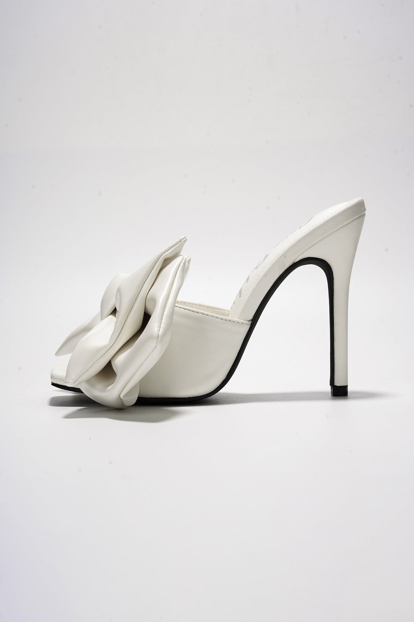 RHIANNA - WHITE WHITE