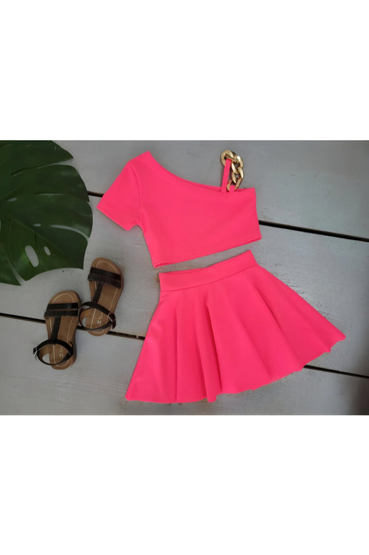 Girl's Crop-Top Set with Chain Bare Shoulder and Short Plain Pleated Skirt