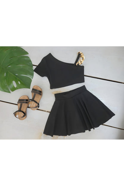 Girl's Crop-Top Set with Chain Bare Shoulder and Short Plain Pleated Skirt