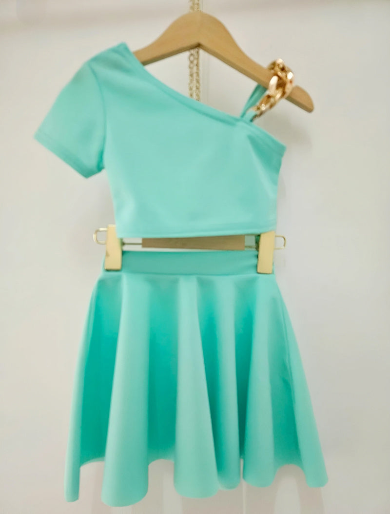 Girl's Crop-Top Set with Chain Bare Shoulder and Short Plain Pleated Skirt