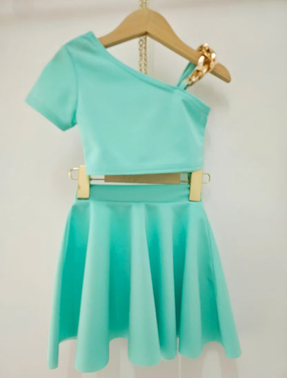 Girl's Crop-Top Set with Chain Bare Shoulder and Short Plain Pleated Skirt