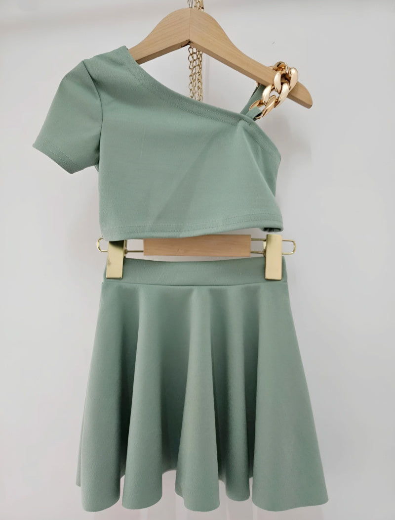 Girl's Crop-Top Set with Chain Bare Shoulder and Short Plain Pleated Skirt