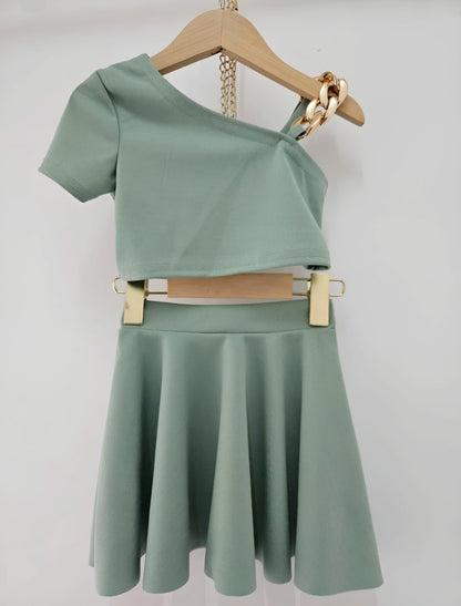 Girl's Crop-Top Set with Chain Bare Shoulder and Short Plain Pleated Skirt