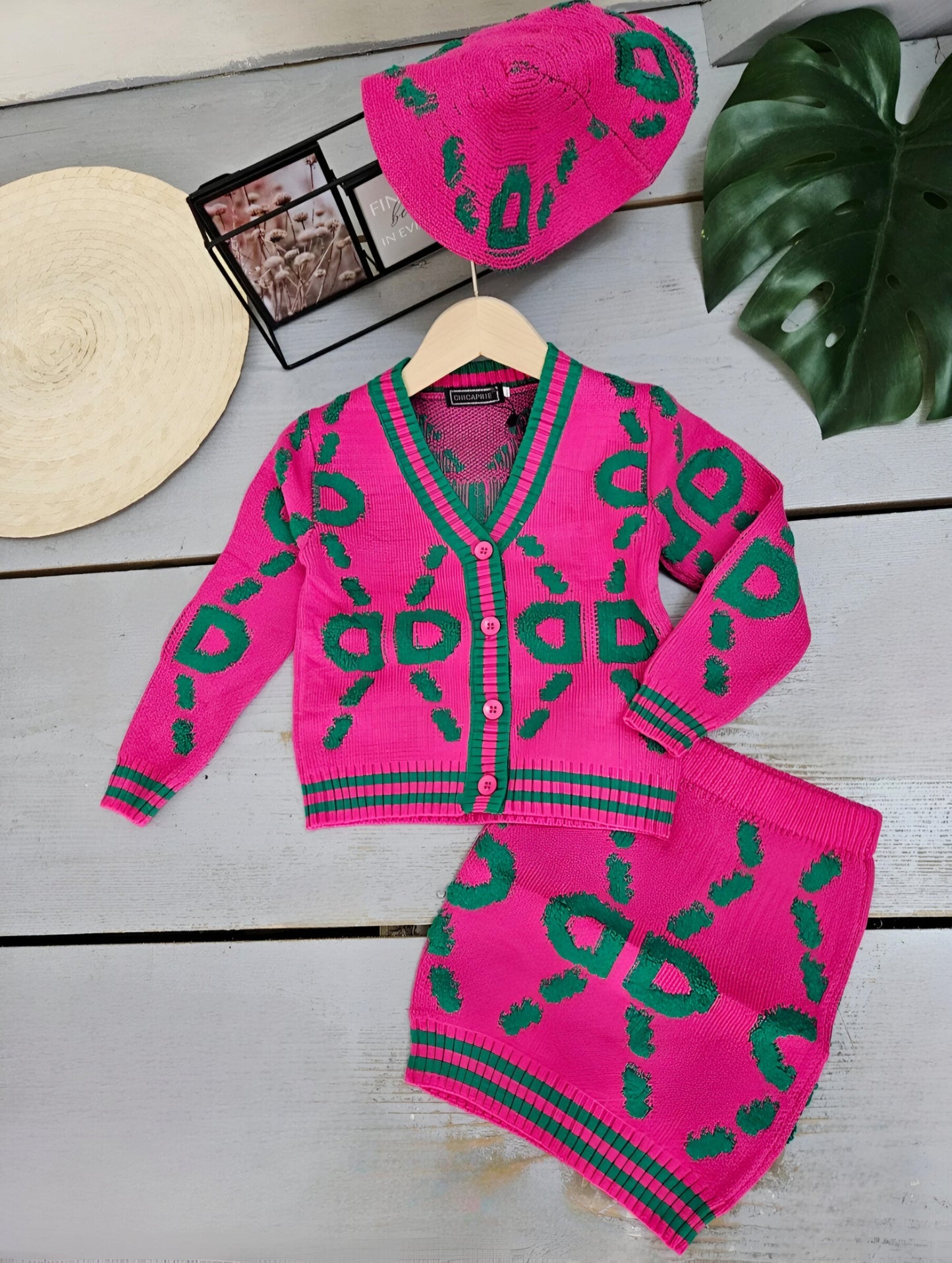 Girls' Two-Tone Vest and Short Skirt Set with Beret