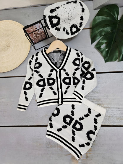 Girls' Two-Tone Vest and Short Skirt Set with Beret