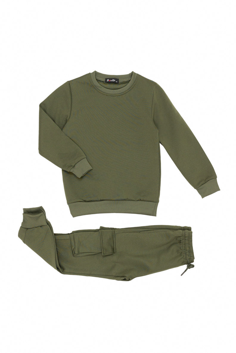 Sweatshirt and cargo pants set